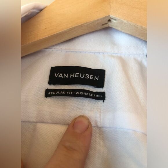 📳 Van Heusen | NWOT Button Up Top - Picture 2 of 5